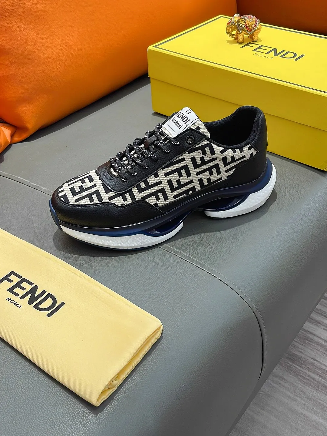 Men's shoes FENDI "Fendi" P440 Regular size: 38-44 (casual shoes) Product materials: Selected cowhide upper, soft sheepskin lining; original outsole.